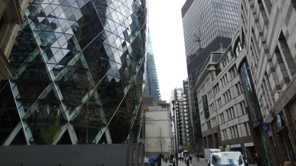 London street scene with The Gherkin on the left and the Lloyds building in the distance